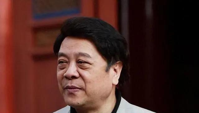 “赵忠祥瞒着妻子与我发生关系多年，并有特殊癖好，令我身心受到严重伤害！”2004