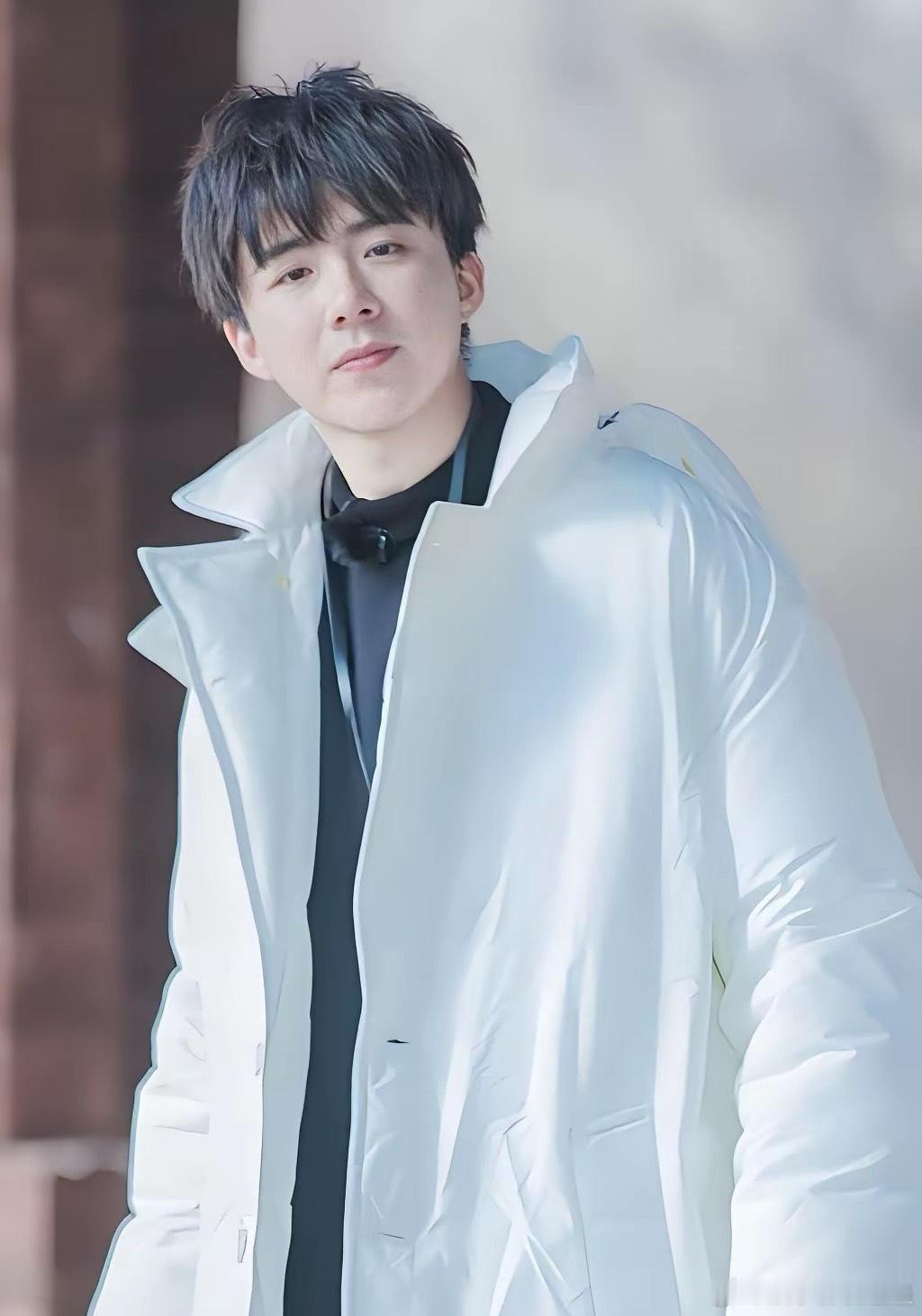 刘宇宁还是个网红的时候，住着40平的房子，他当时就想攒钱买大房子和爷爷住。那个时