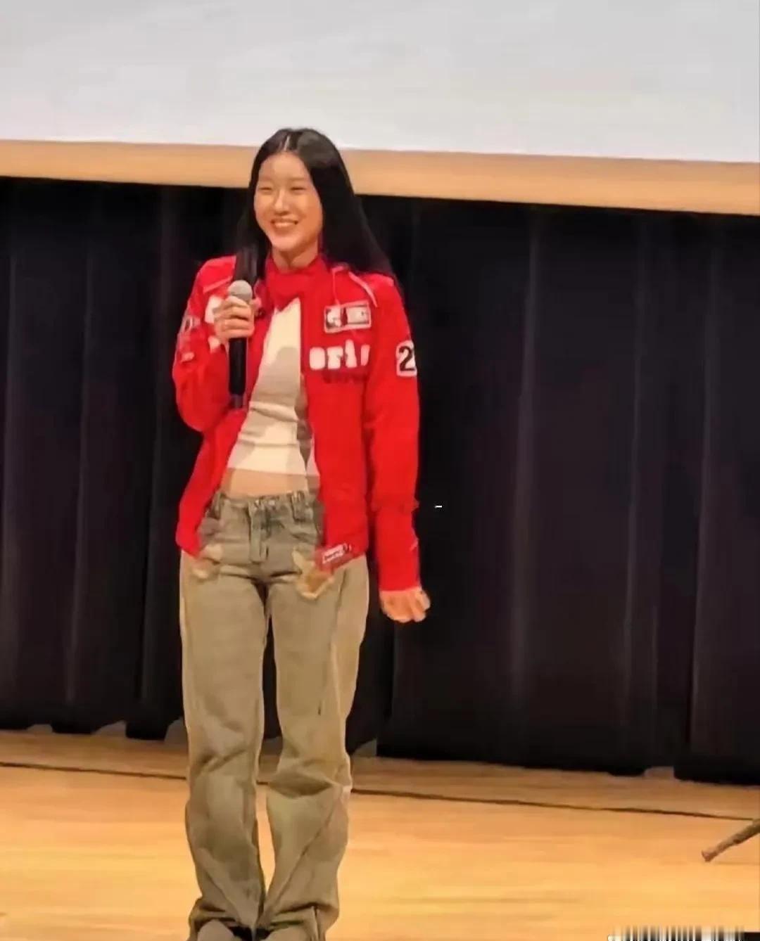 全网都在嘲陈奕迅18岁女儿的衣品？我第一个跳出来反对。你看不懂就对了。18岁