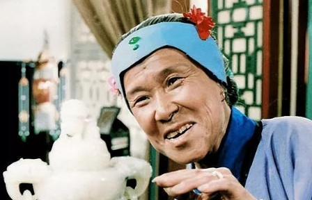 1983年，《红楼梦》筹拍，试戏刘姥姥的演员们，不是夸大的搞笑，就是不够诙谐，最