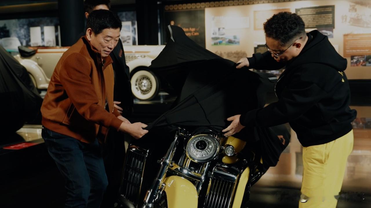 表面看，魏建军是和好友，互送爱车，本质上这事儿不简单。2025年一开年，魏建