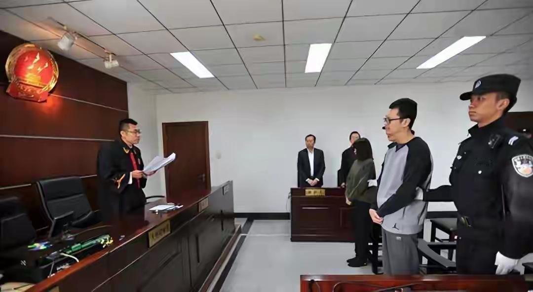 宋喆2023年出狱，门口空无一人，连亲妈都没露面，冷清得像被世界遗忘。本想养猪翻