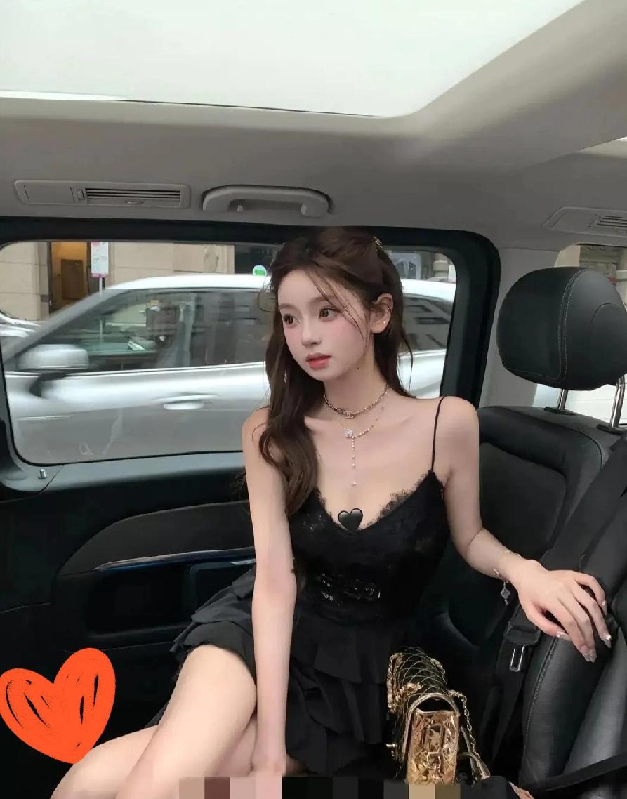 黄一呜，月收入约15万元，承担房租、两个育儿嫂等月均超5万元开支，还需转交10万