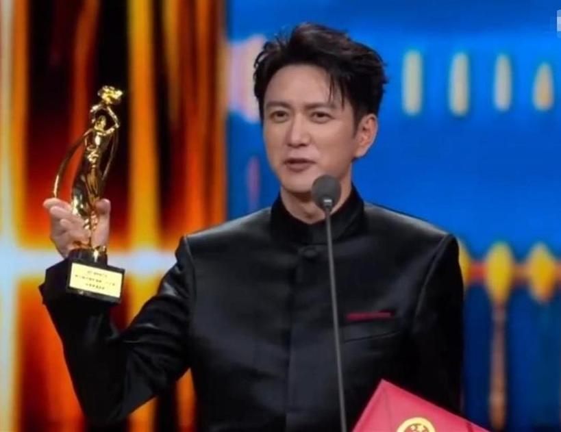 在于和伟等一众优秀演员中脱颖而出，演绎实力出众，台词功底深厚，口才确实是好，王仁