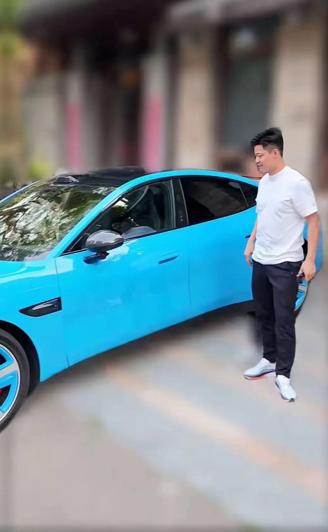 没想到，苏炳添开的车才30万，也太接地气了吧！“最快的男人”在退役后，更专注家庭