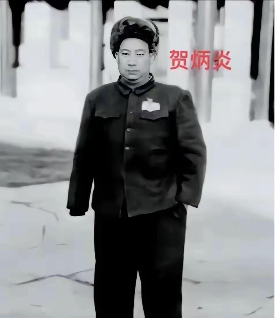 1937年雁门关伏击战中，贺炳炎目睹了一名八路军士兵被一个不满五尺的日本兵一刺刀