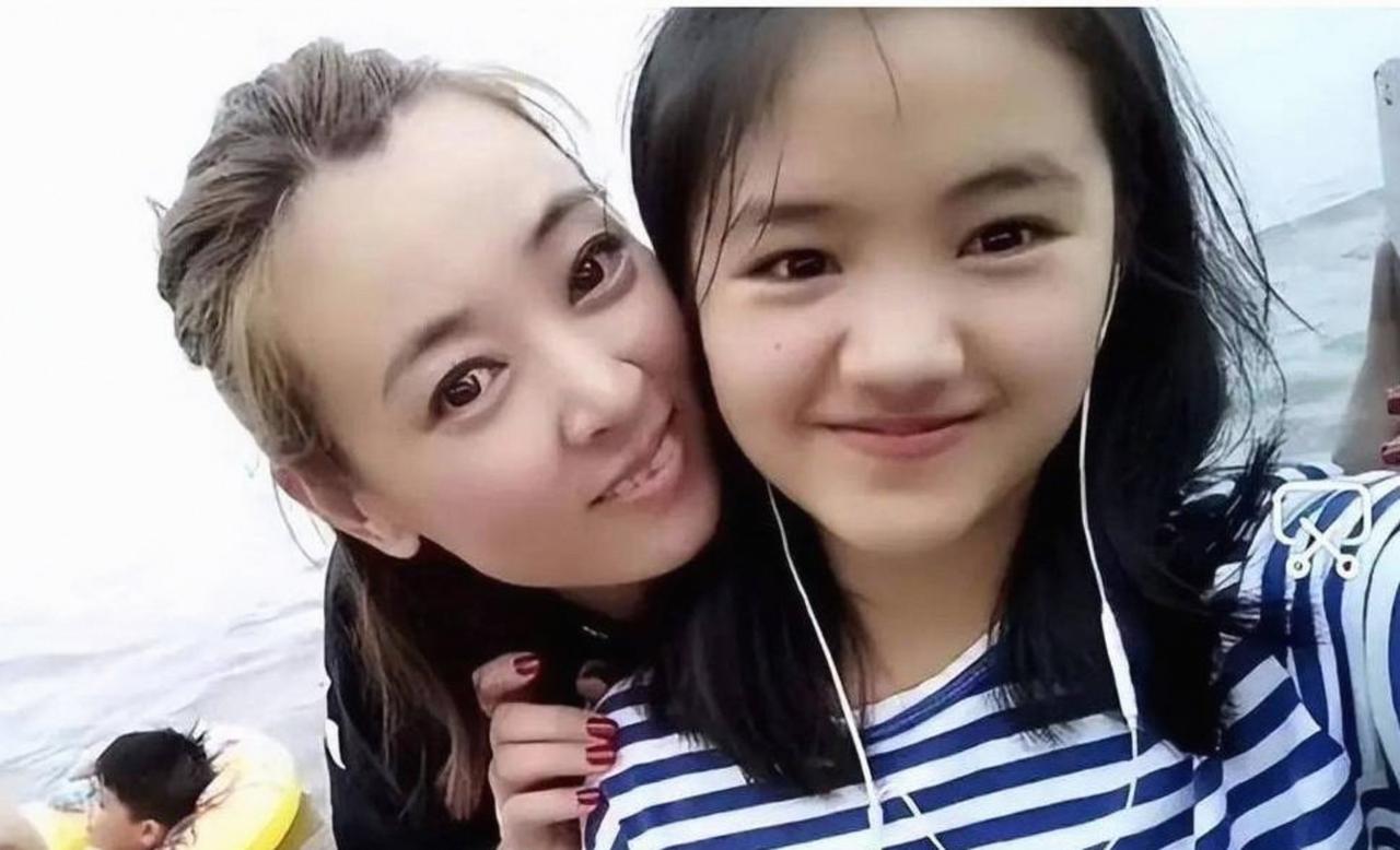网传《变形记》走出的女孩李勒优，和养母晋妈闹僵了。二人因《变形记》相识，节目录