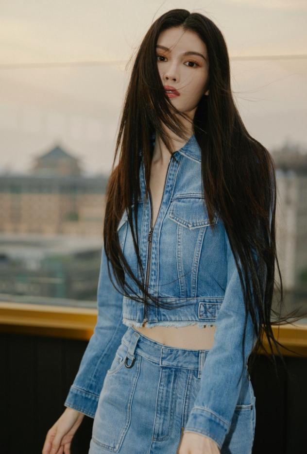 何穗被怀疑退圈了微博清空，很久没出席活动，还婉拒了VOGUE，海外账号也停更或