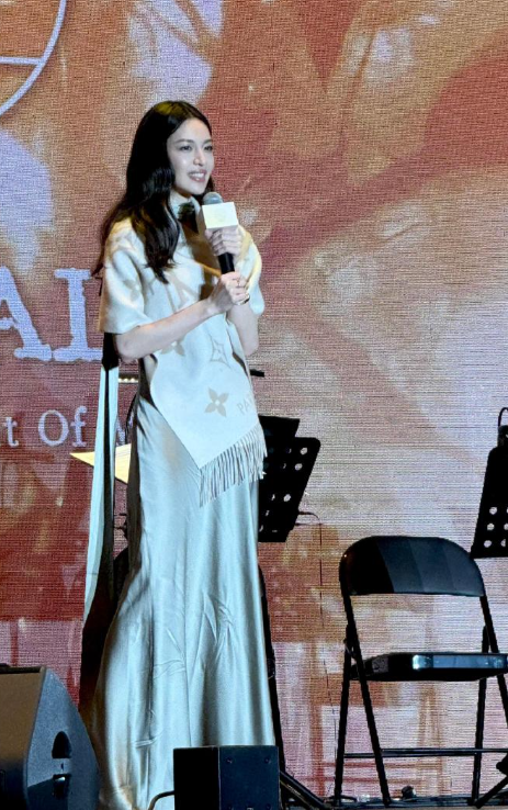 钟楚曦确实神颜，生图为证！一直很吃她的颜，明艳里保留着失落的港风，美得十分有风