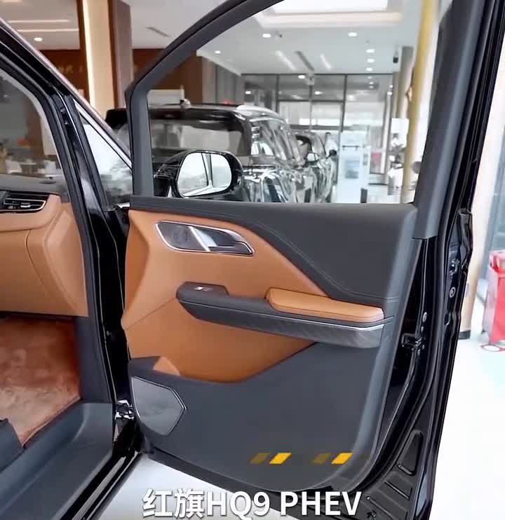 这绝对是我今年见过最有面子的MPV了。车长5222，轴距3200，红旗HQ9PH