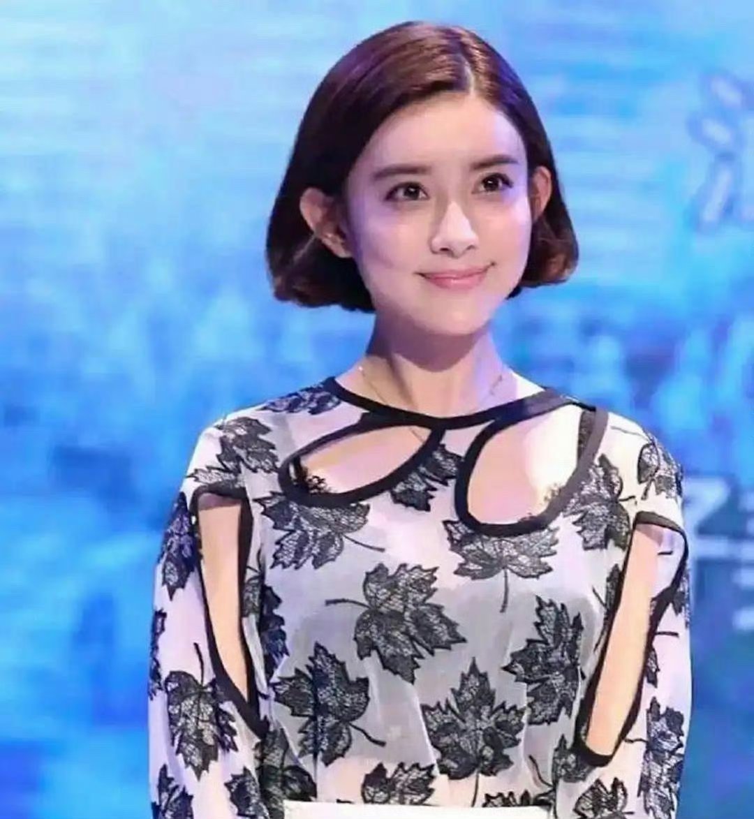 孟子义刚出道时太美了，为啥好多人拿她的脸说事？