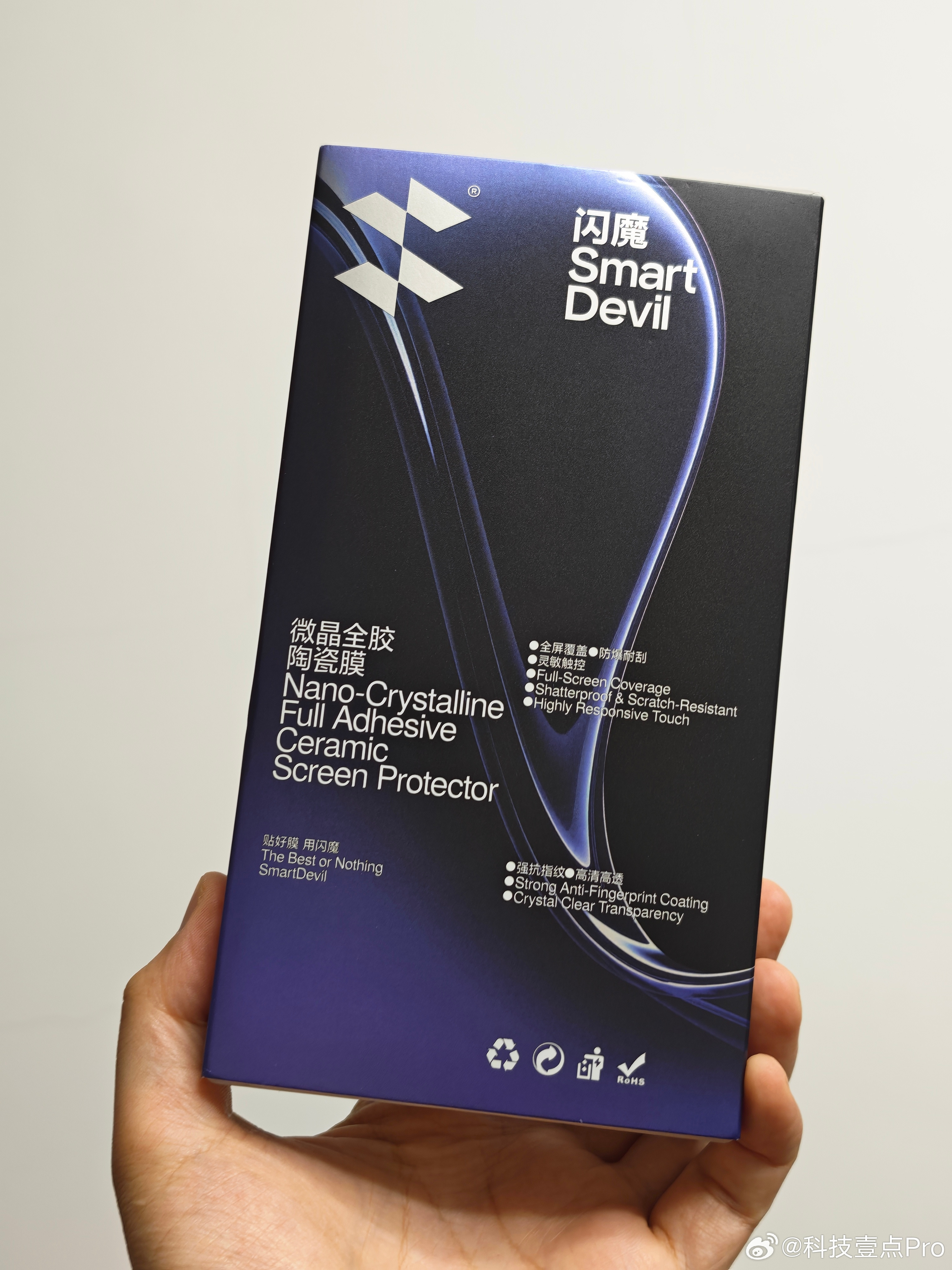 荣耀Magic8Pro自带的手机膜坏掉了，从网上买了个闪魔的膜，附带的贴膜工具