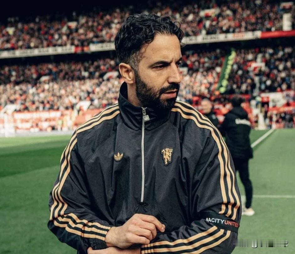 以下是鲁本·阿莫林至今在曼联的变革：—他显著提升了球员的身体素质（芒特、卢克