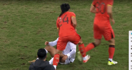 红牌+致命失误！U22国足输越南、平乌兹的罪人都是汪仕钦。国足原本可以3战全胜夺