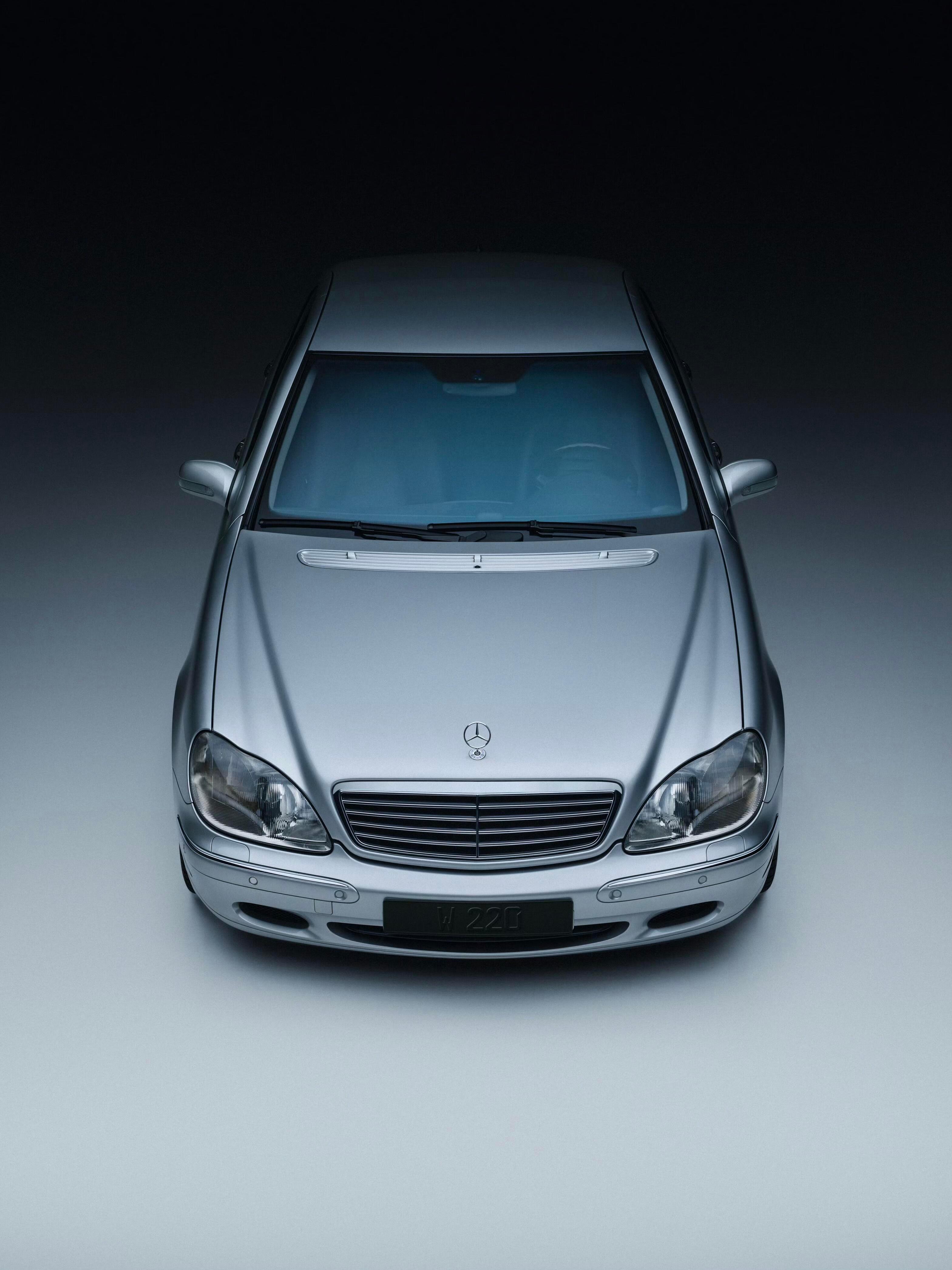 新奔驰S级实车曝光！回看近几代S级，朋友们最喜欢哪一代呢