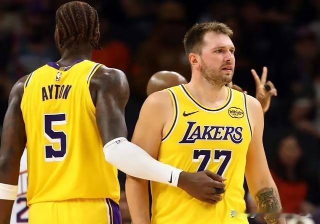 全明星前，西部最新排名：1、雷霆：42胜14负2、马刺：38胜16负，3胜差