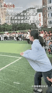 贵州这小学抢零食大赛上的女老师，直接把“我的学生我来宠”这句话焊在了身上，就问这