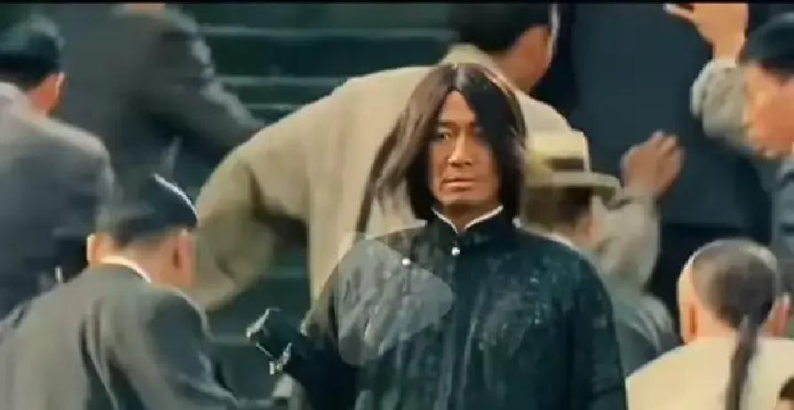 “四大天王里，我最讨厌黎明。”陈小春当年这句话，炸翻了整个香港娱记。但他“