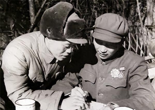 对越反击战，我军坦克团排长违反军令，动用了秘密武器对付越军1979年对越自卫