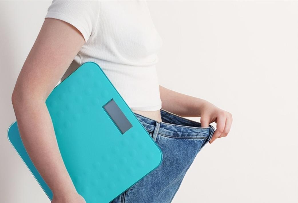 “癌王”胰腺癌，很多人误以为是胃病！出现4个症状，要多加注意胰腺躲在胃的后面