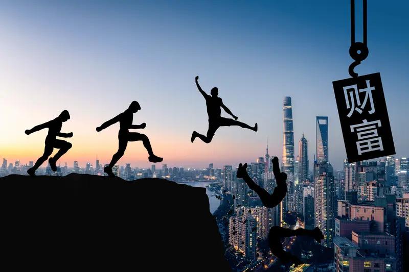 【未来20年，普通人最大的隐形陷阱：手握“假财富”，却失去自由！】这两年，我越