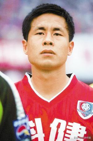 2009年初，资本收购深圳足球俱乐部，投资方看中范育红对球队、本土青训的双重了解