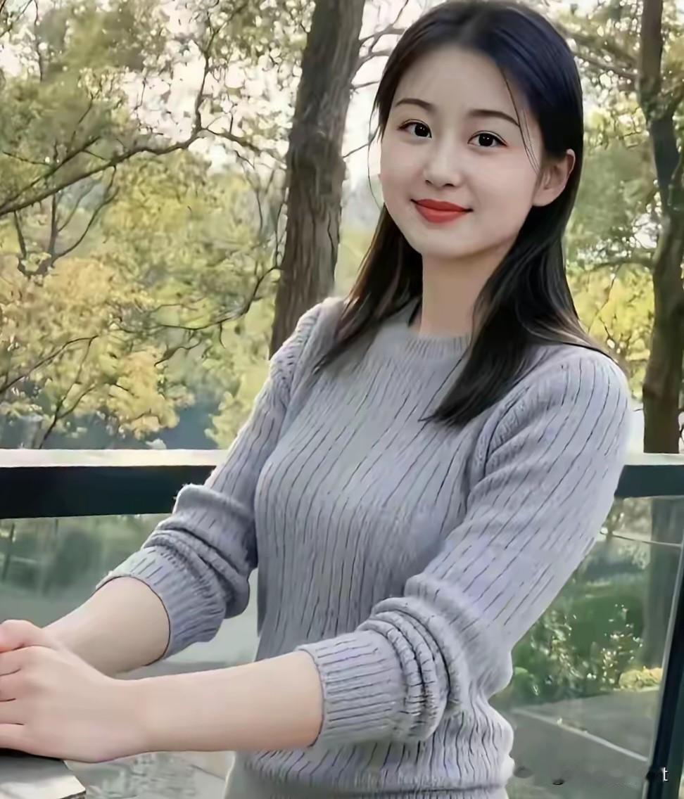 梅花引·晴窗笑晴光穿树映芳袍，风轻摇，影轻摇。翠叶围廊，笑语带春潮。素