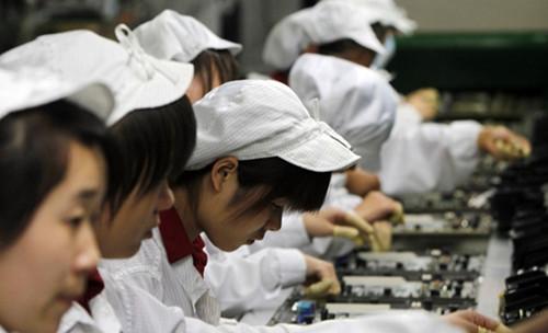 女子产后十天携女半夜户外晕倒, 宝宝再也见不到妈, 婆家让人心寒