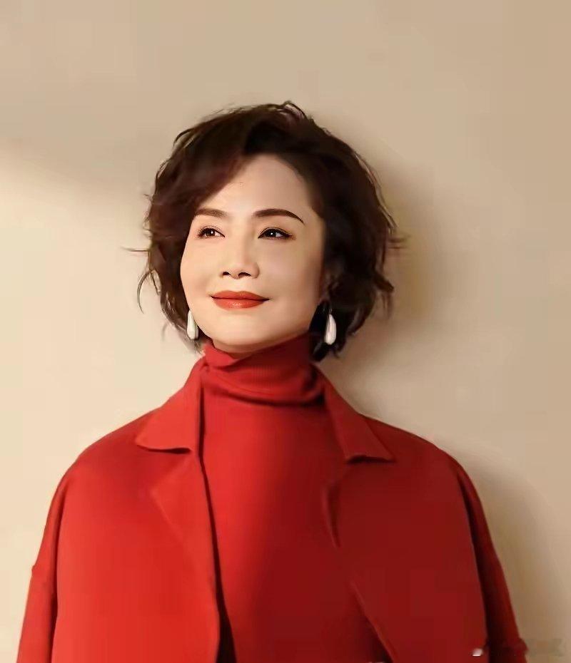 连大学都没上过的“学渣”，却当了央视30年名嘴，如今成女性榜样