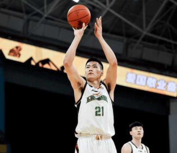 不知道吴昌泽后悔回辽宁队了吗？吴昌泽这个球员太奇怪了，在吉林打了两年明显涨球了，