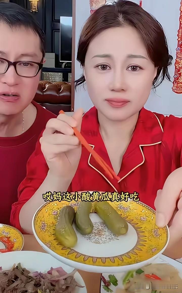 高秀敏女儿是懂得怎么内涵的，用魔法对付魔法，大家在东北二人转演员的直播间刷屏酸黄