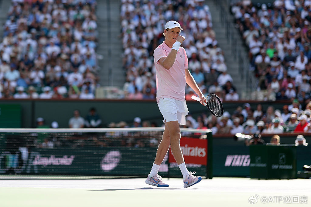 辛纳一数据追平德约☝️赢得迈阿密大师赛第二轮的胜利后，辛纳自去年巴黎以来，在大师