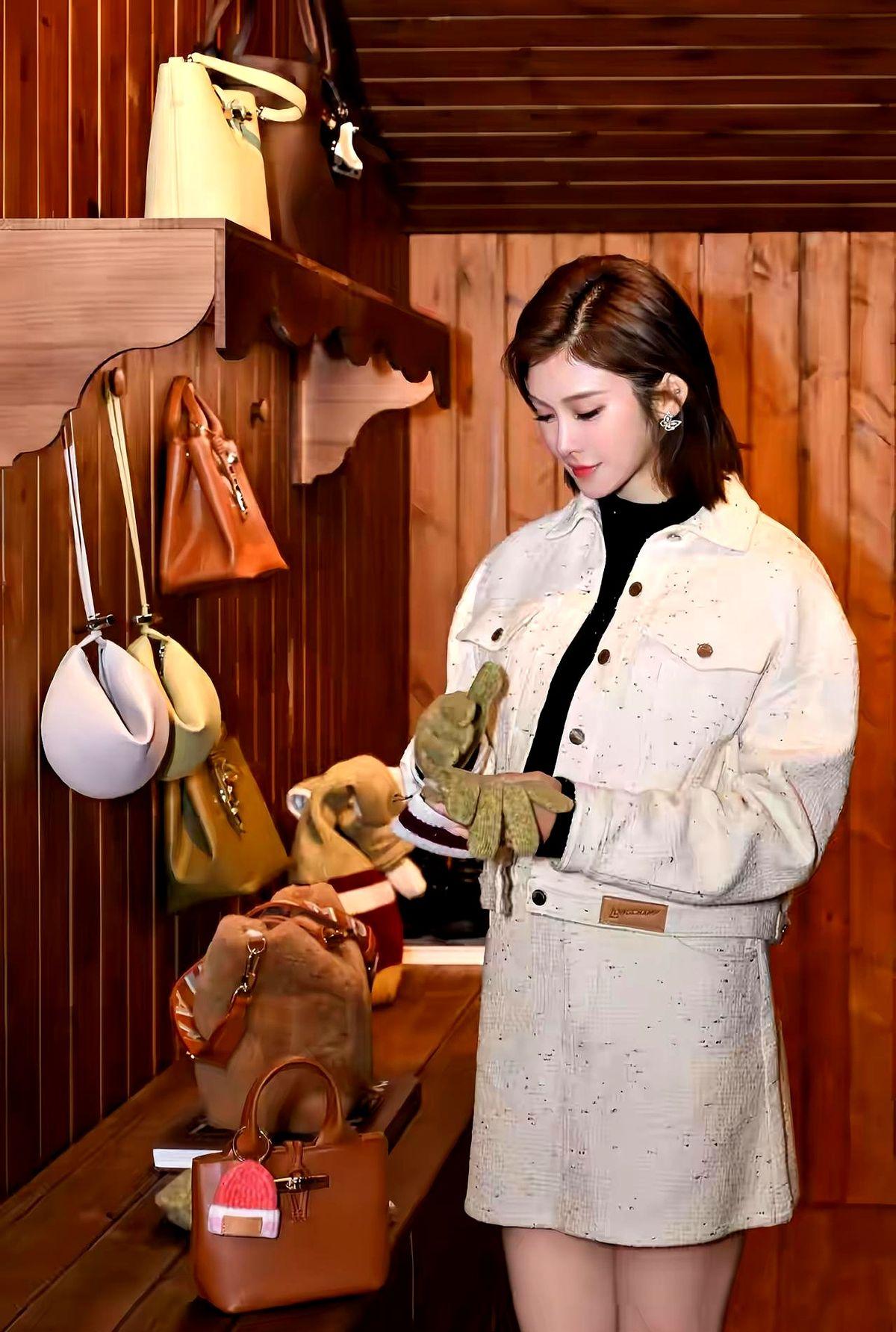 吴艳妮这滑冰照，我差点没认出来。“夏季运动员打卡冬日滑冰场”，她自己这么说的