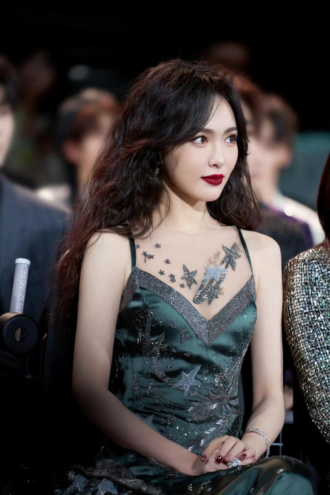 唐嫣这妆照好妩媚啊