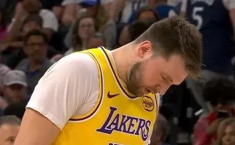 NBA后继无人，萧华很郁闷自己精心打造的新星亚历山大，碰到顽强的掘金，打得畏手