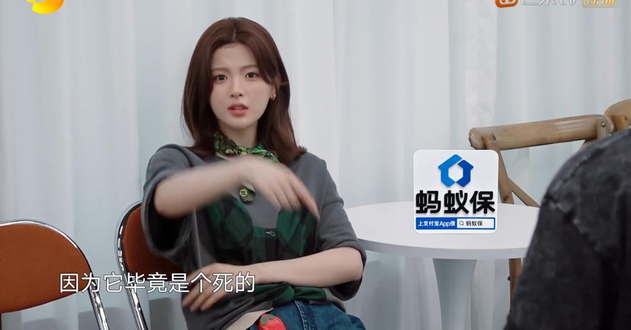 杨超越此话一出，连何炅都救不过来。急得何炅吞吞吐吐的。何炅只是淡淡的问