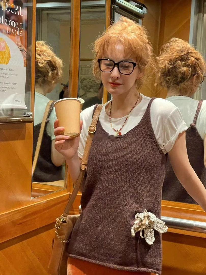 42岁吴昕瘦身后长成国际脸，穿小吊带烫卷直接化身东北赫本吴昕郑凯在一起七年了