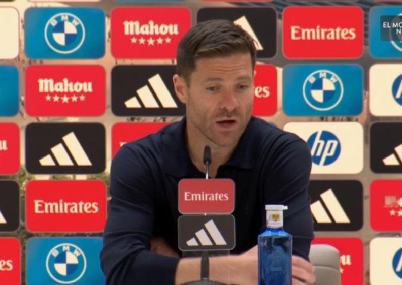 记者：“为什么皇家马德里会在马德里训练而不是在安菲尔德训练？”哈维·阿隆索：“这