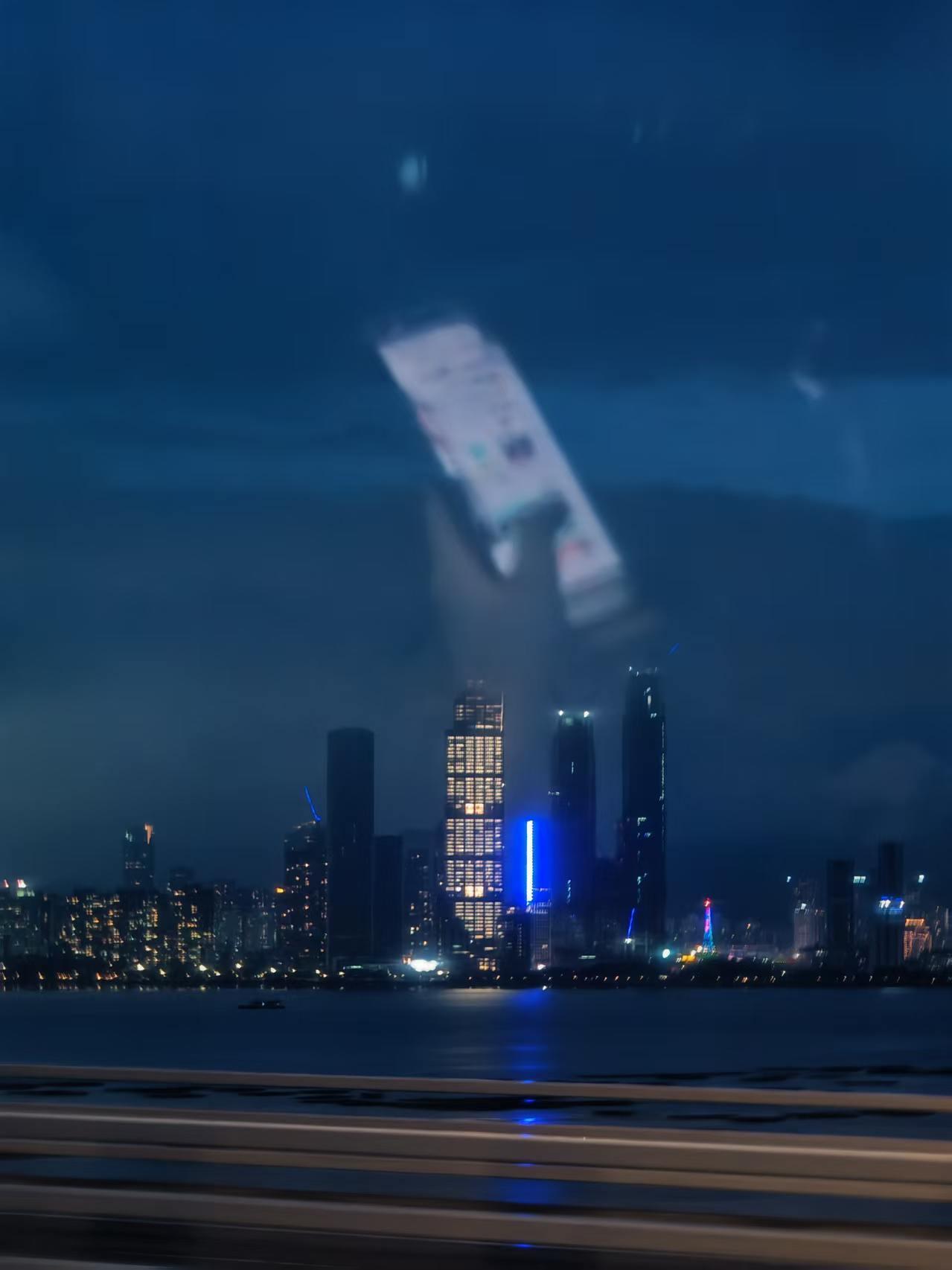 发现没？长鑫研发投入不到华子的十分之一，这差距巨大到让人惊叹，2026年上半年华