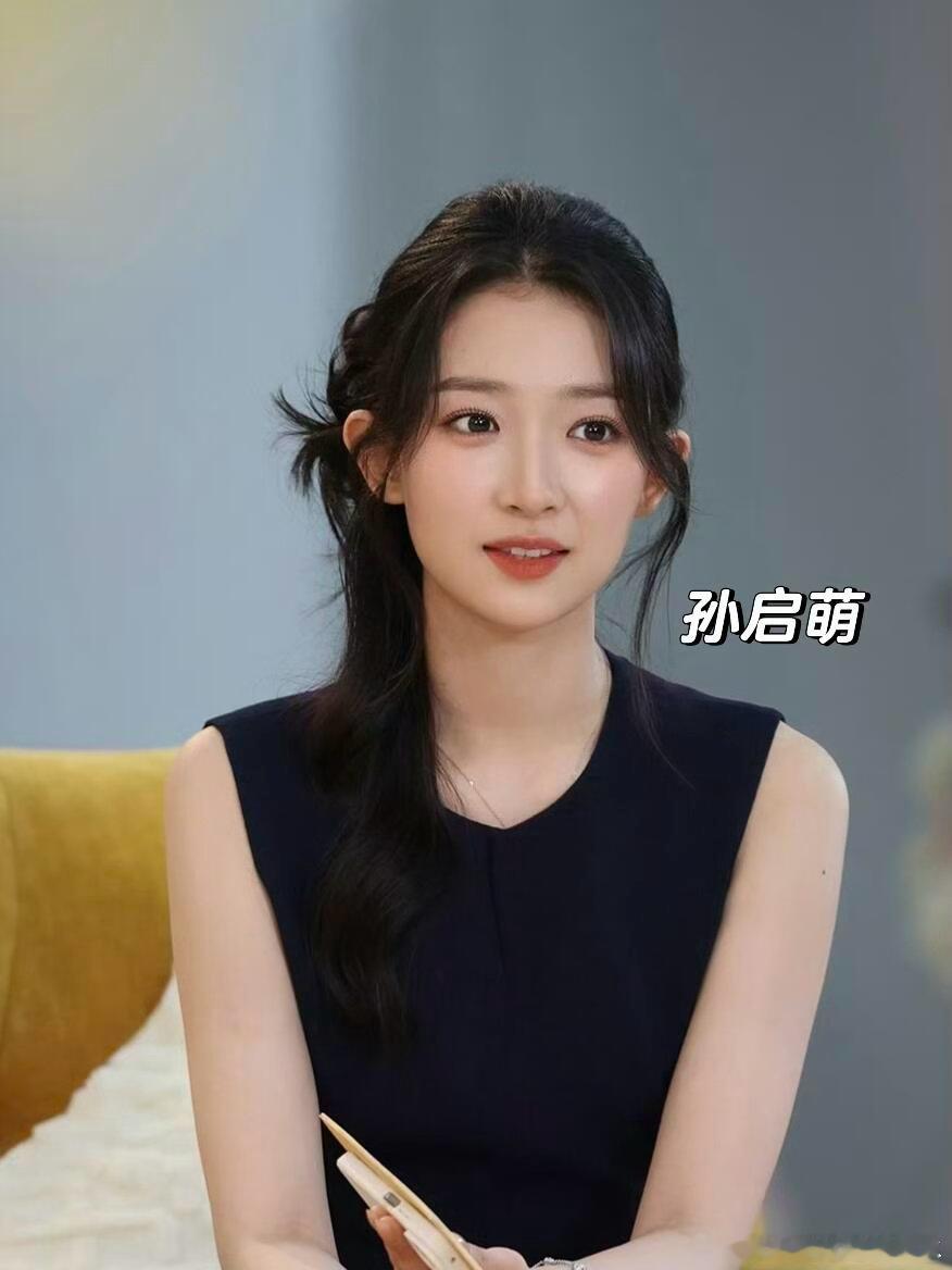 心动的信号9素人官宣经典每一季开头，“哇，女好美。男好丑。”中间，“啊啊啊啊，好