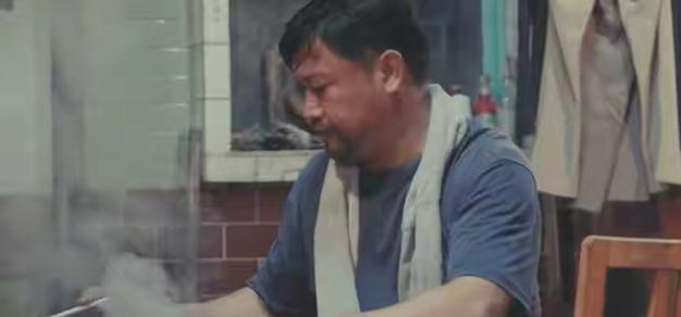 大年初四，央视播了部让你哭的剧，名字却叫《榜样》。黄景瑜和关晓彤主演，导演是拍