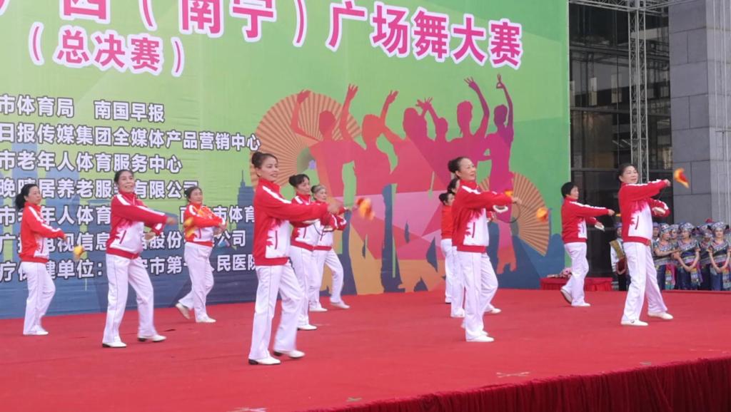 金盛小莉广场舞《牵手情放手爱》双人对跳