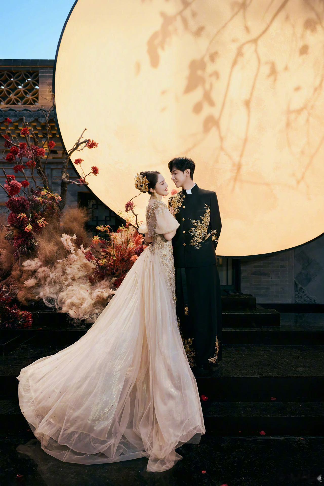 董璇张维伊结婚照姐姐当家看到董璇张维伊的婚礼照，瞬间被圈粉！两人状态都特别好，穿