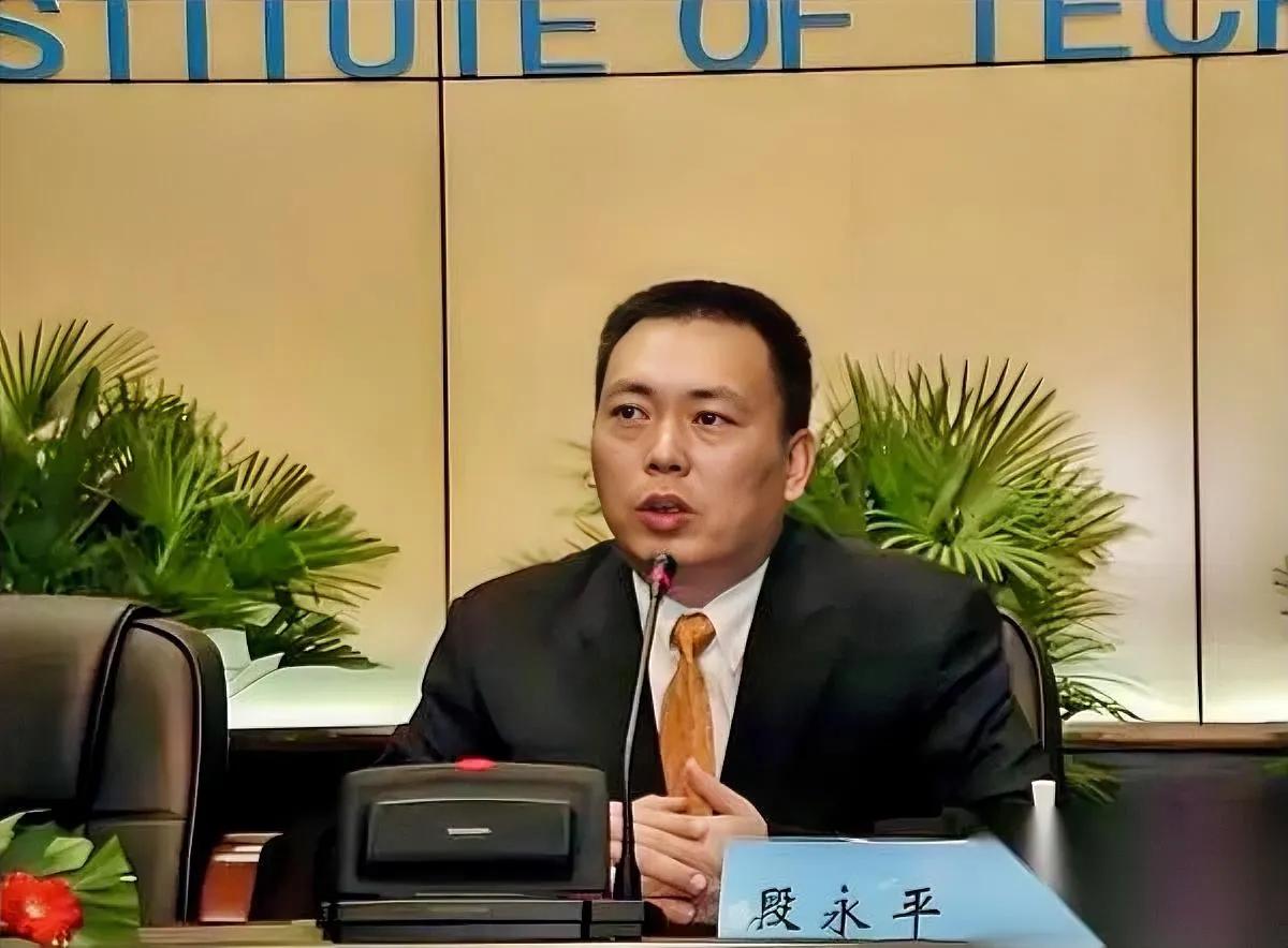 “今天不抽烟”五个字，段永平把戒烟拆成24小时，结果十年没复吸。我试了下，把“存