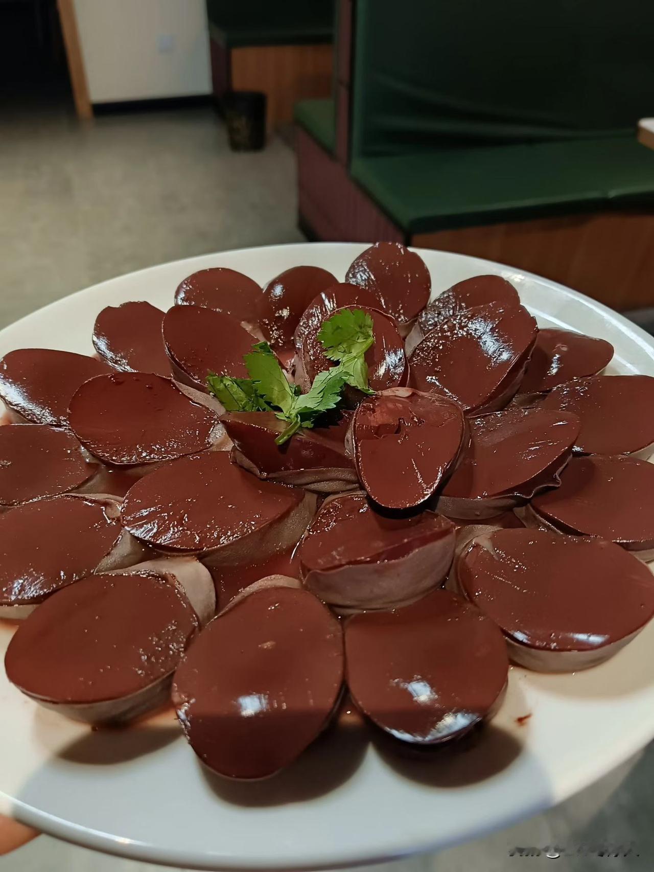 冬日生活打卡季就这在东北绝对是大酸菜的绝配。自己家杀猪自家灌，绝对是东北特色。