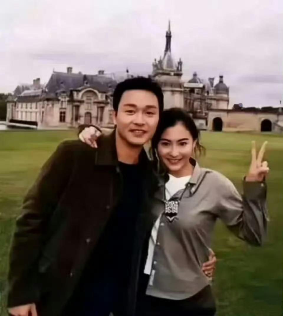 19岁的张柏芝与张国荣有些玄学不得不信啊2002年张柏芝飞车表演重伤住院时，