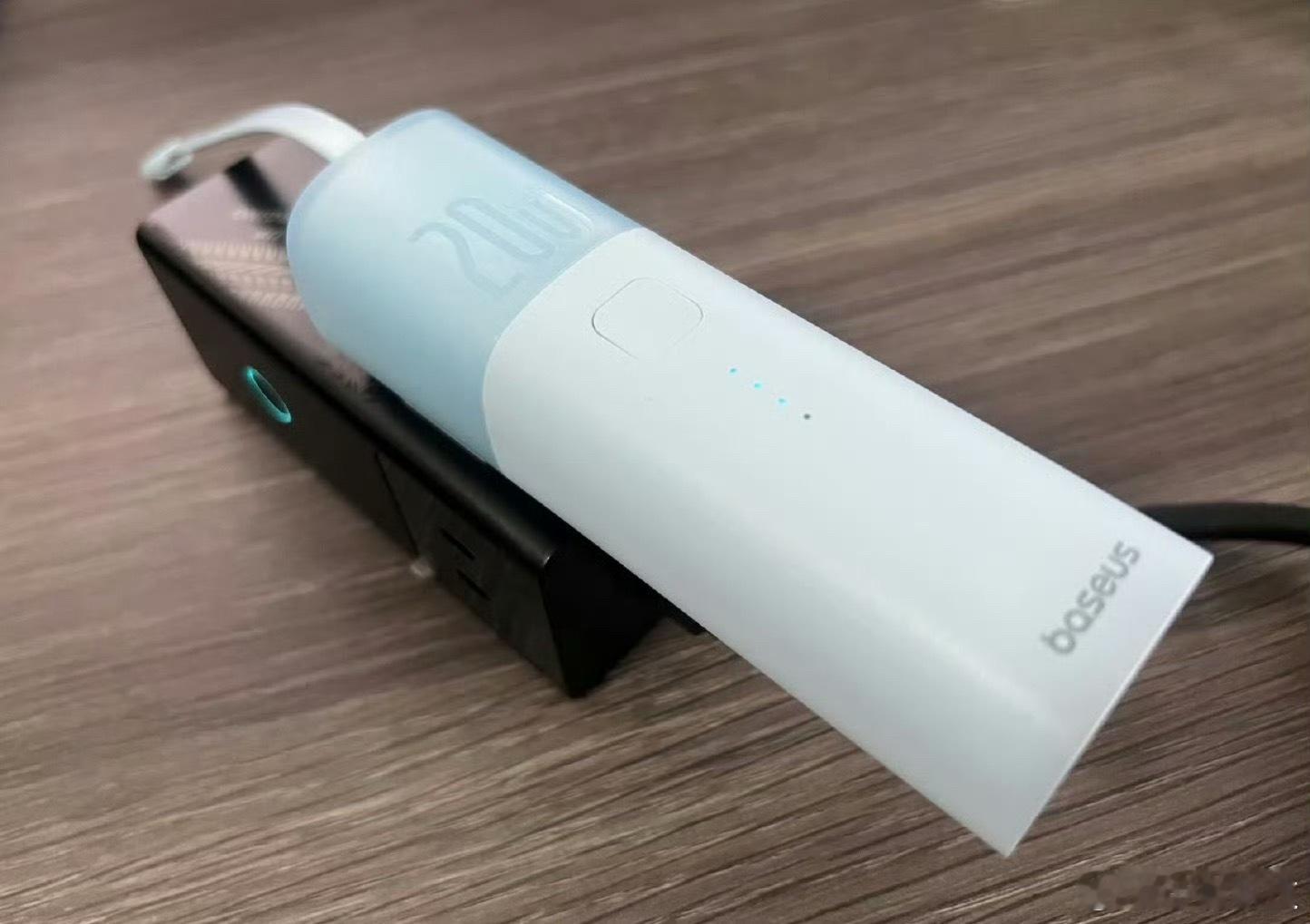 罗马仕曾召回3000多个充电宝从没买过这个品牌，看了线上销量确实不低，应该是近几