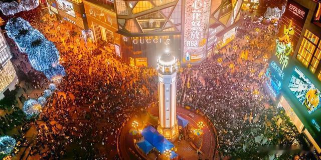 距离2026年元旦还有不到一个月，跨年旅游预订已经进入高峰。最新数据显示，北京、