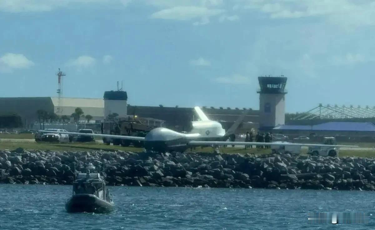 以前高空长航时侦察机，全世界基本只看美国全球鹰。它翼展快四十米，身高一九八一零米
