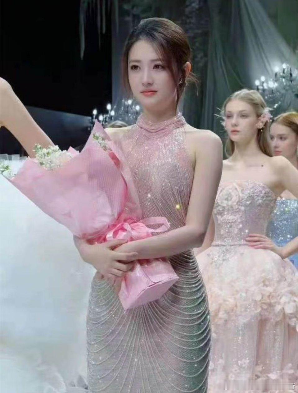 内娱火一个徐璐怎么了？